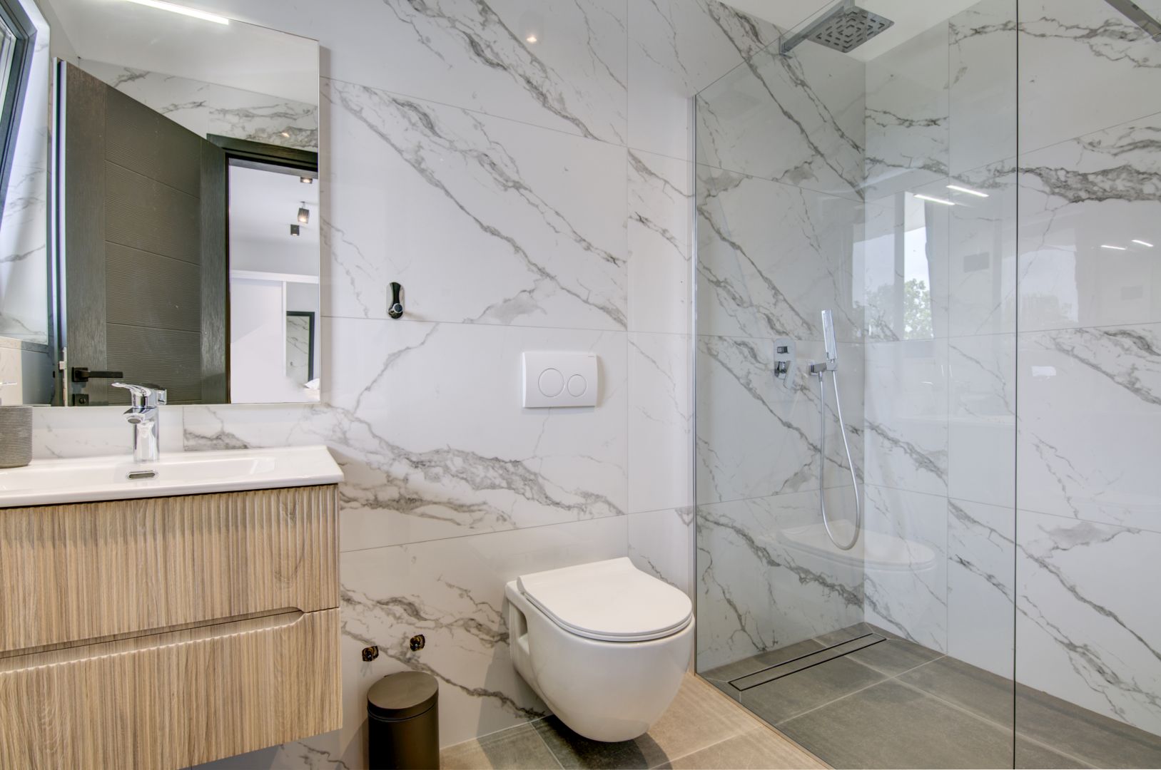 Bathrooms — Villa Lina